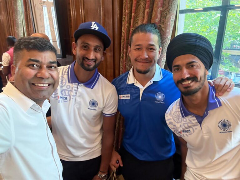 Dwarkesh Kansara with the Indian Men's Hockey Team | Devarshi Photo Limited