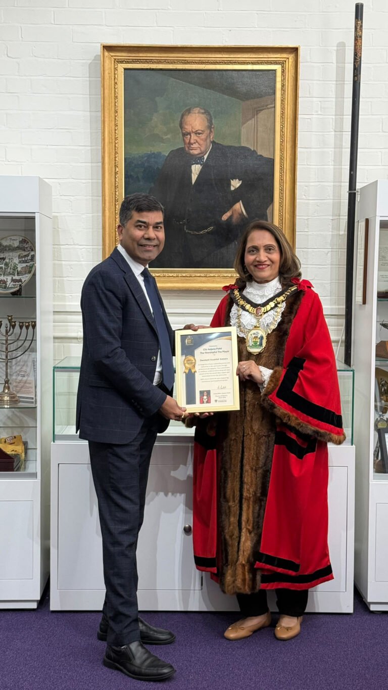Dwarkesh Kansara with Former Mayor Anjana Patel | Devarshi Photo Limited